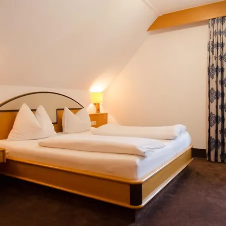 Goldenes Schiff 3*