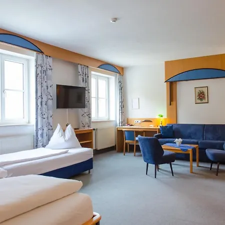 Goldenes Schiff 3*