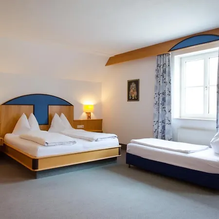 Goldenes Schiff 3*