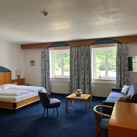 Gasthof-hotel Goldenes Schiff فندق