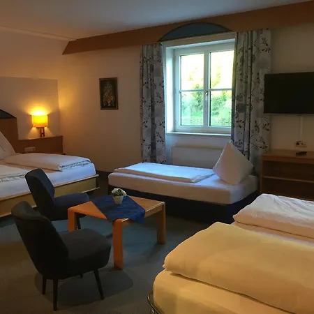 Goldenes Schiff 3*