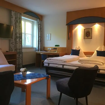 Gasthof-hotel Goldenes Schiff فندق إنغليهارتزيل