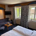 Gasthof-hotel Goldenes Schiff אנגלהרטצל