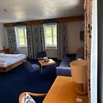 Gasthof-hotel Goldenes Schiff אנגלהרטצל