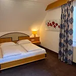 מלון Gasthof-hotel Goldenes Schiff