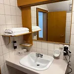 Gasthof-hotel Goldenes Schiff מלון