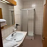 Gasthof-hotel Goldenes Schiff אנגלהרטצל