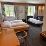 מלון Gasthof-hotel Goldenes Schiff