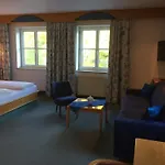 Gasthof-hotel Goldenes Schiff אנגלהרטצל
