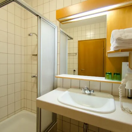 Gasthof-hotel Goldenes Schiff מלון