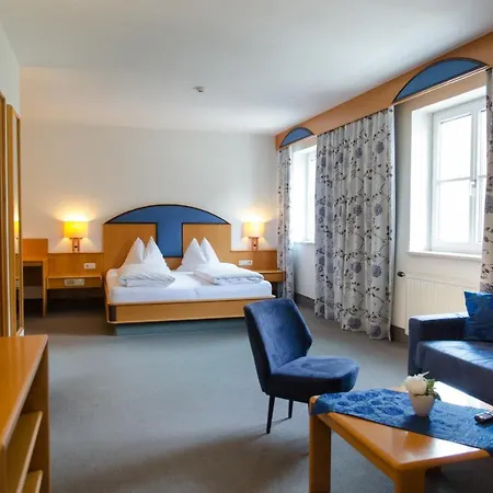 Gasthof-hotel Goldenes Schiff מלון 3*