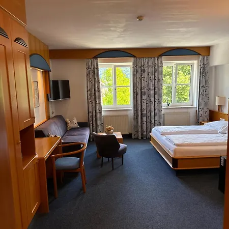 Gasthof-hotel Goldenes Schiff 3* אנגלהרטצל