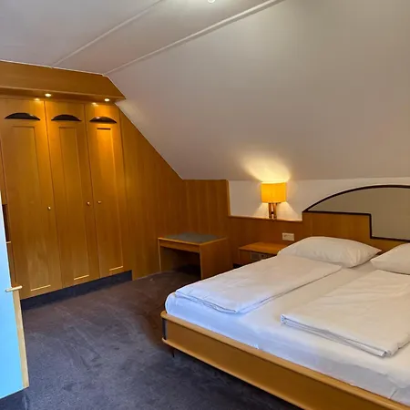 Gasthof-hotel Goldenes Schiff אנגלהרטצל