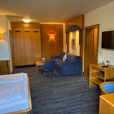 Gasthof-hotel Goldenes Schiff אנגלהרטצל