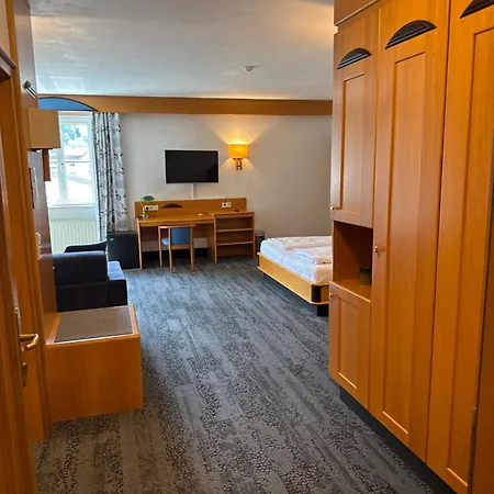 Gasthof-hotel Goldenes Schiff מלון