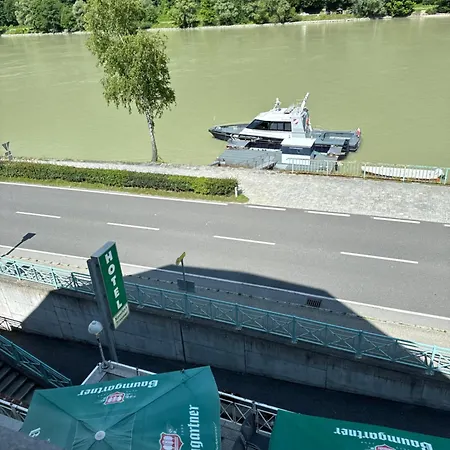 מלון Gasthof-hotel Goldenes Schiff אנגלהרטצל