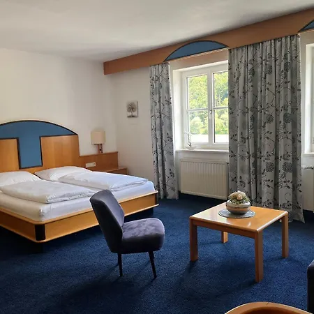 מלון Gasthof-hotel Goldenes Schiff