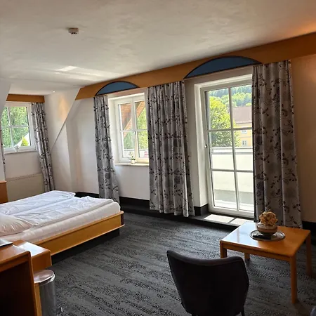 מלון Gasthof-hotel Goldenes Schiff אנגלהרטצל