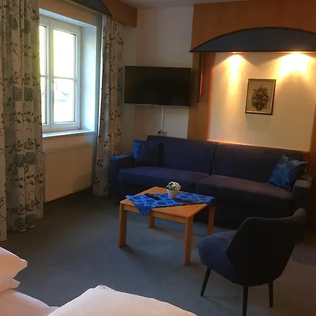 Gasthof-hotel Goldenes Schiff אנגלהרטצל