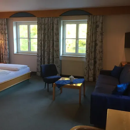 Gasthof-hotel Goldenes Schiff אנגלהרטצל